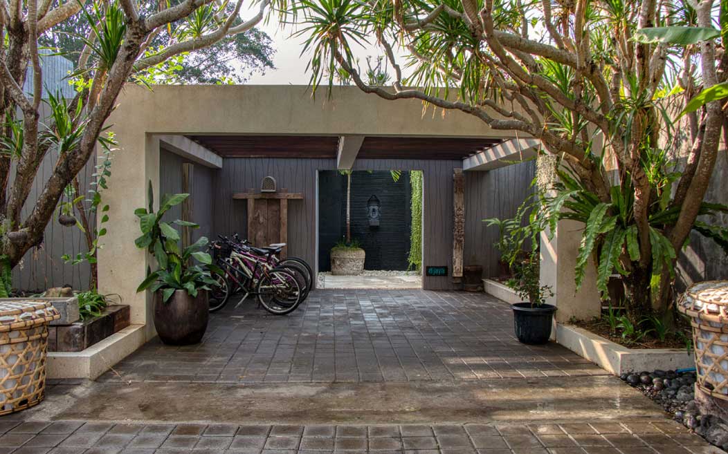 Landscaped entrance courtyard of the villa