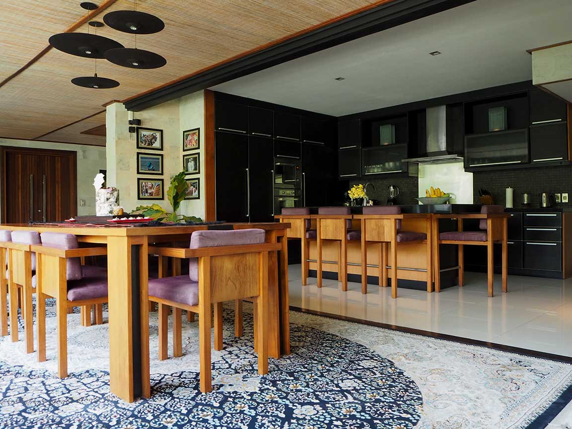 Open kitchen with island seating